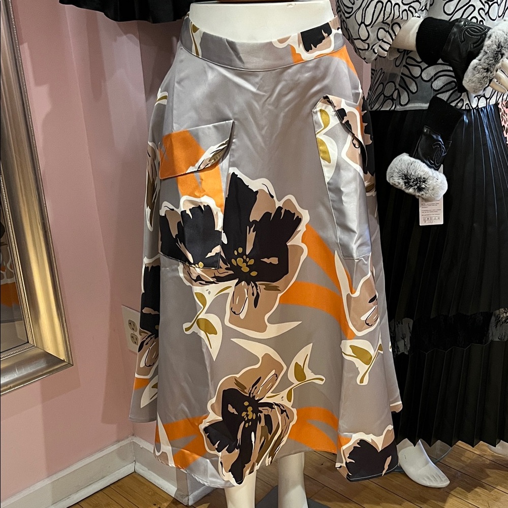 Gracia Floral A-Line‎ Skirt in Gray and Orange